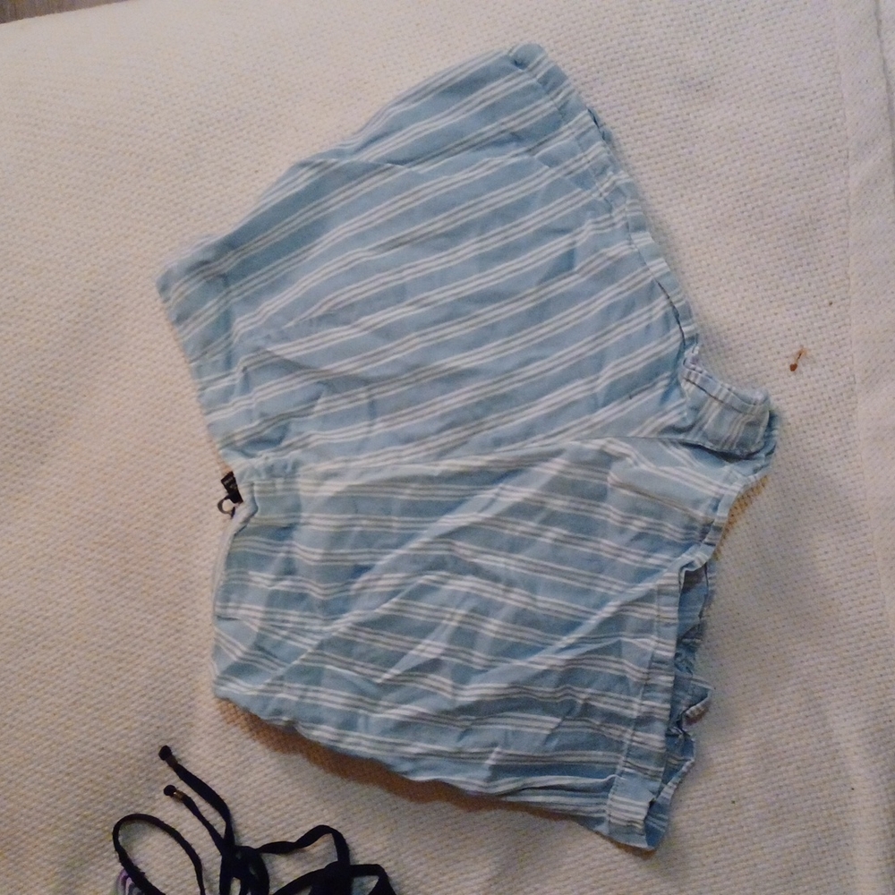 Shorts - Picture 2 of 2